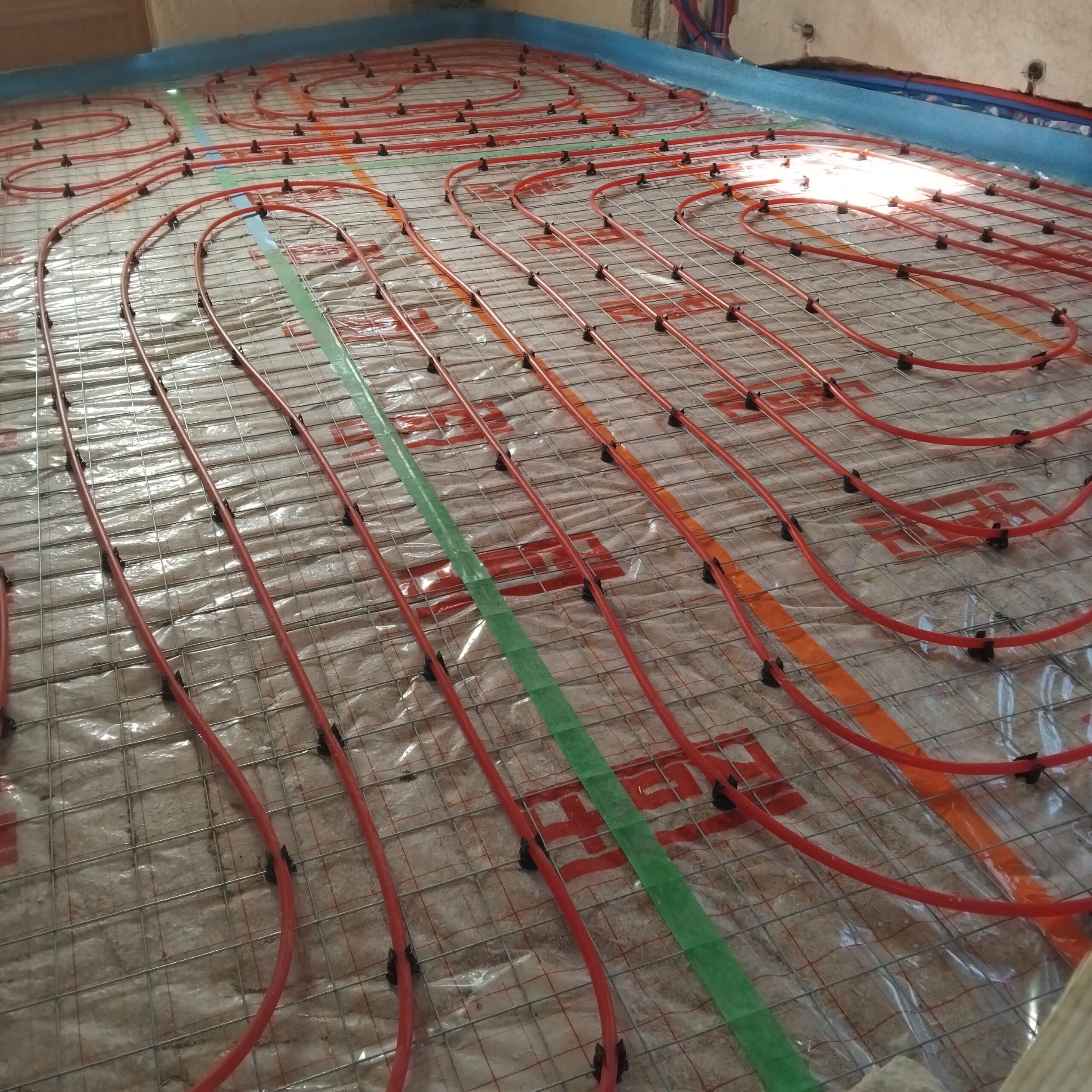 Installation d'un plancher chauffant à Serralongue