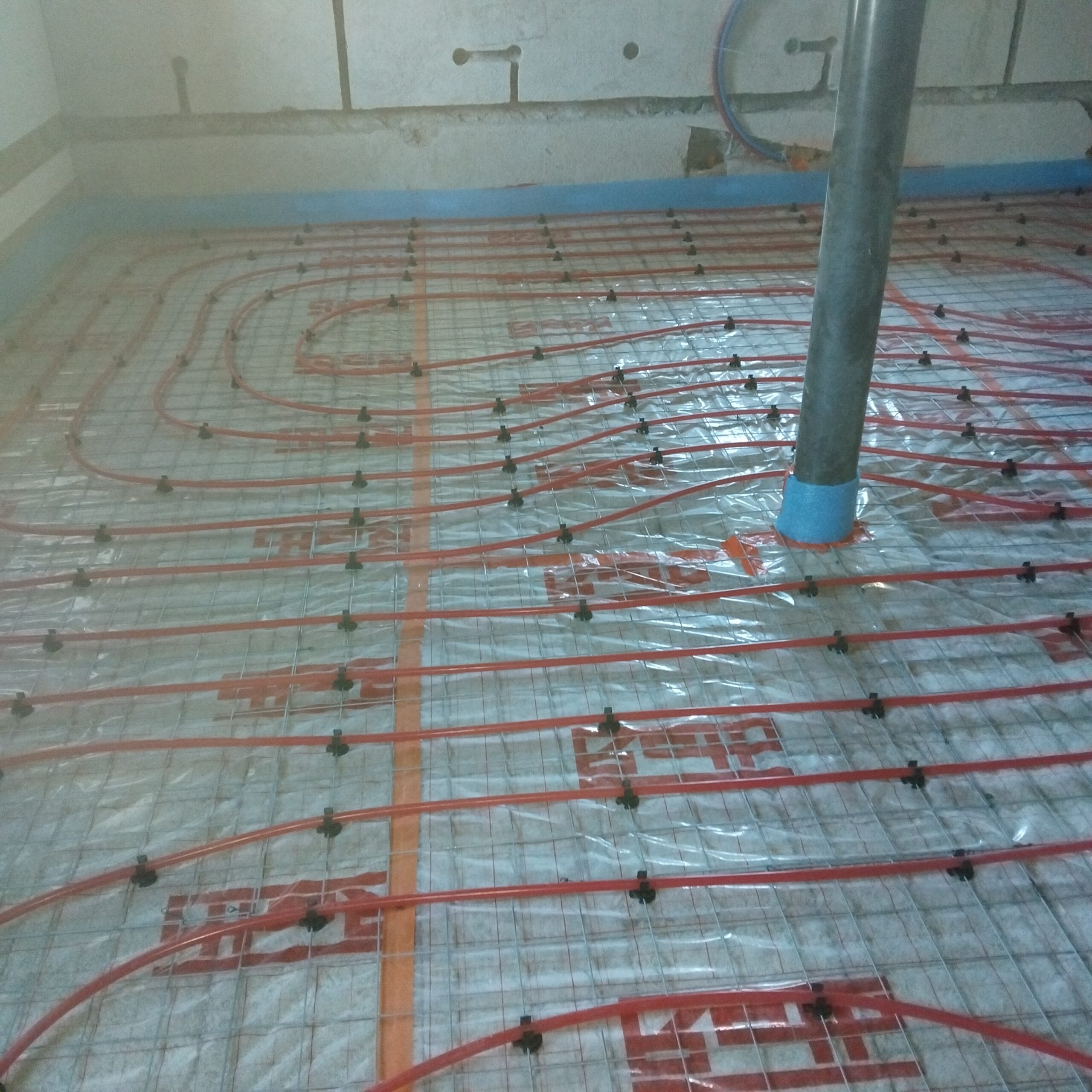 Installation d'un plancher chauffant à Serralongue