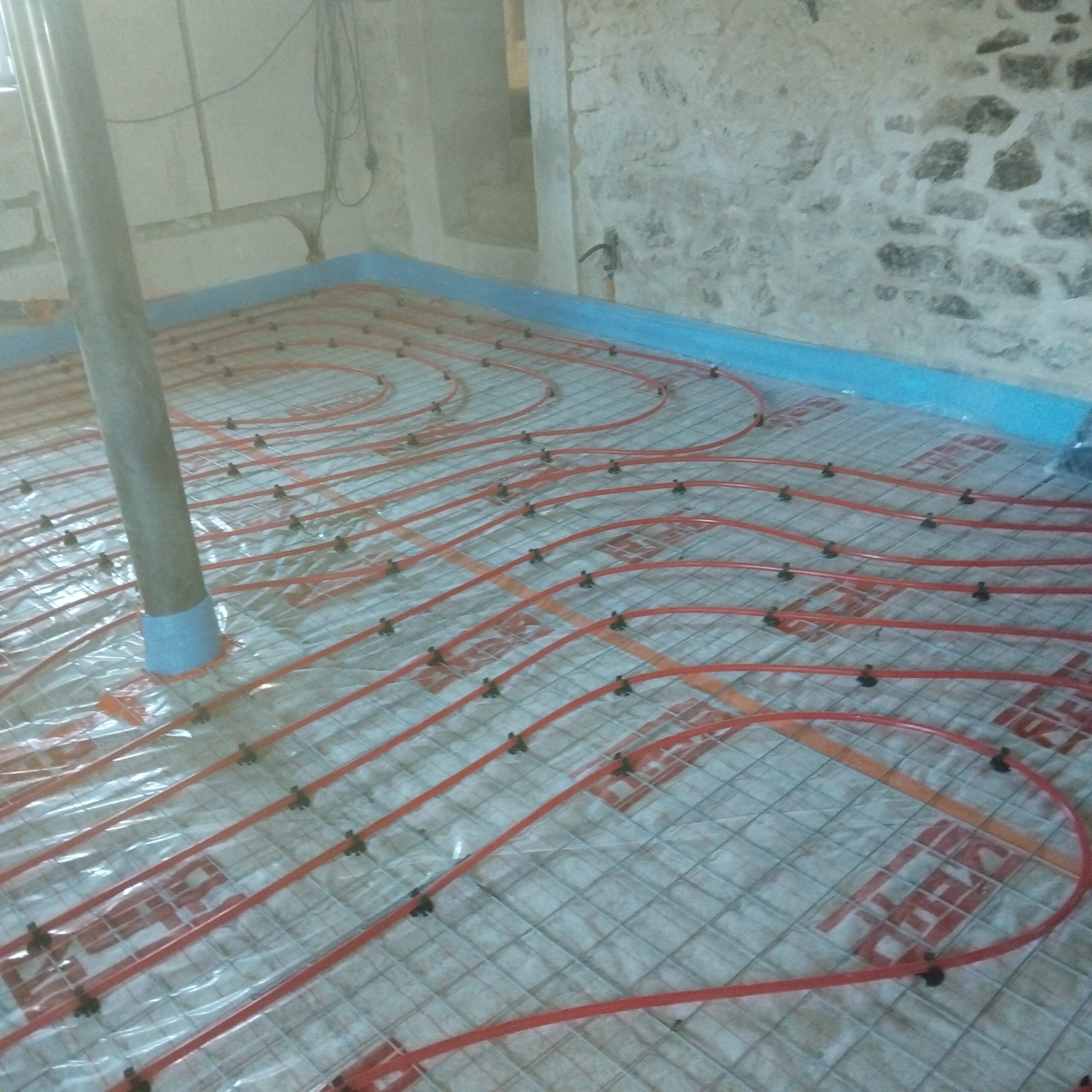 Installation d'un plancher chauffant à Serralongue