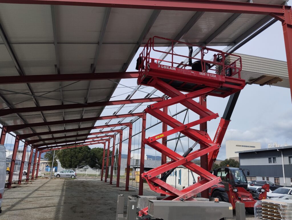 Installation de 100 kWc de panneaux solaires à Céret sur un hangar