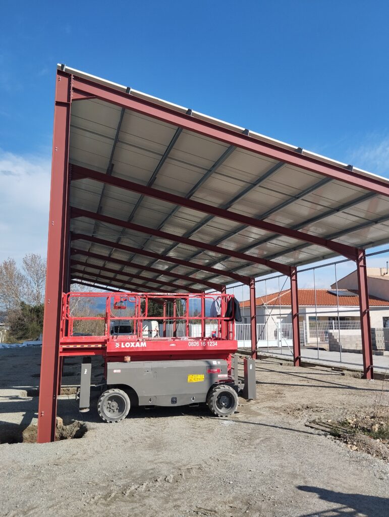 Installation de 100 kWc de panneaux solaires à Céret sur un hangar